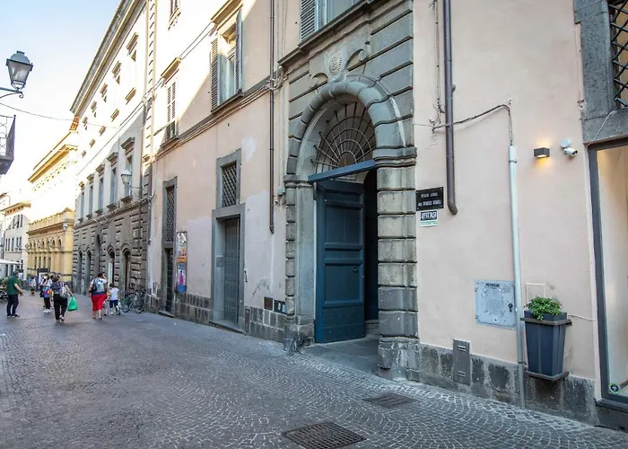 アパート House *